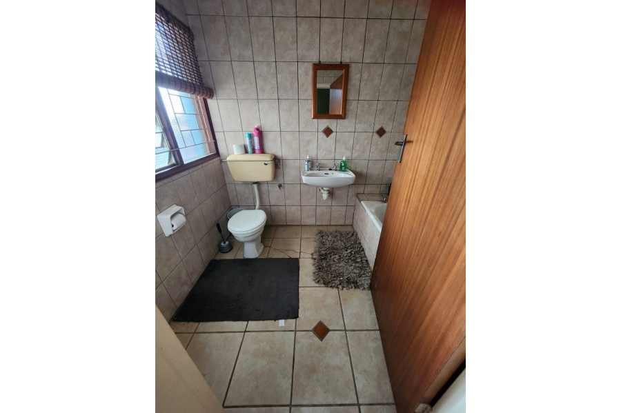 4 Bedroom Property for Sale in Bergzicht Western Cape
